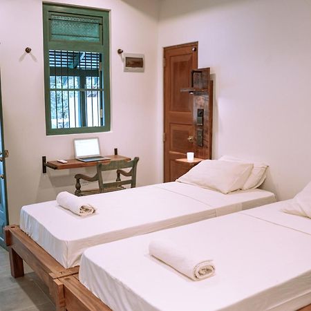 Locos Hiriketiya Hostel Dikwella Ngoại thất bức ảnh
