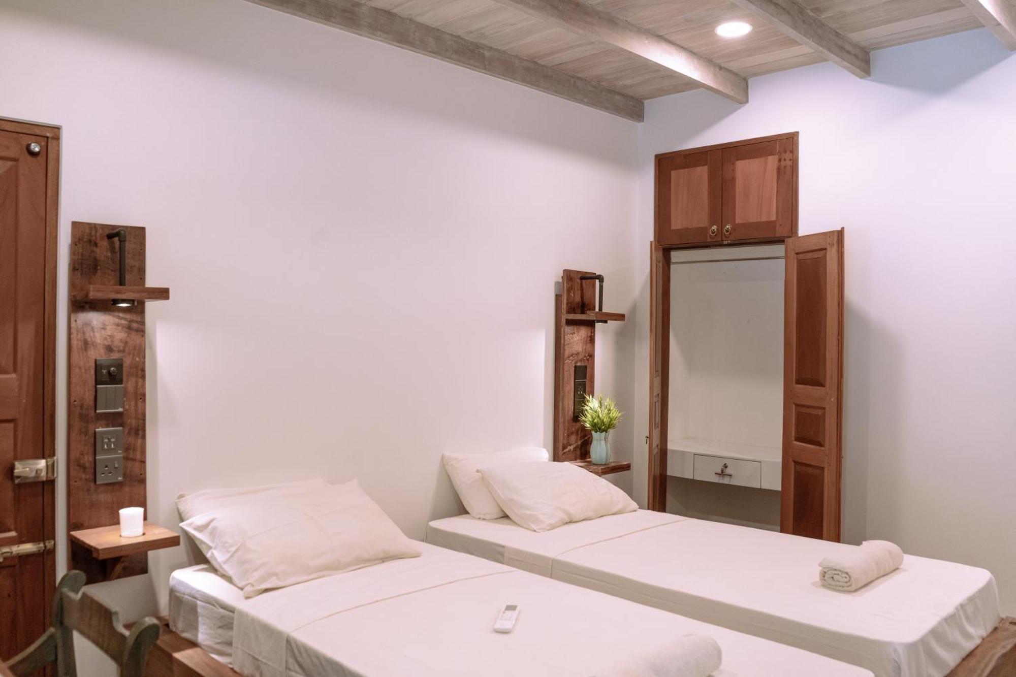 Locos Hiriketiya Hostel Dikwella Ngoại thất bức ảnh