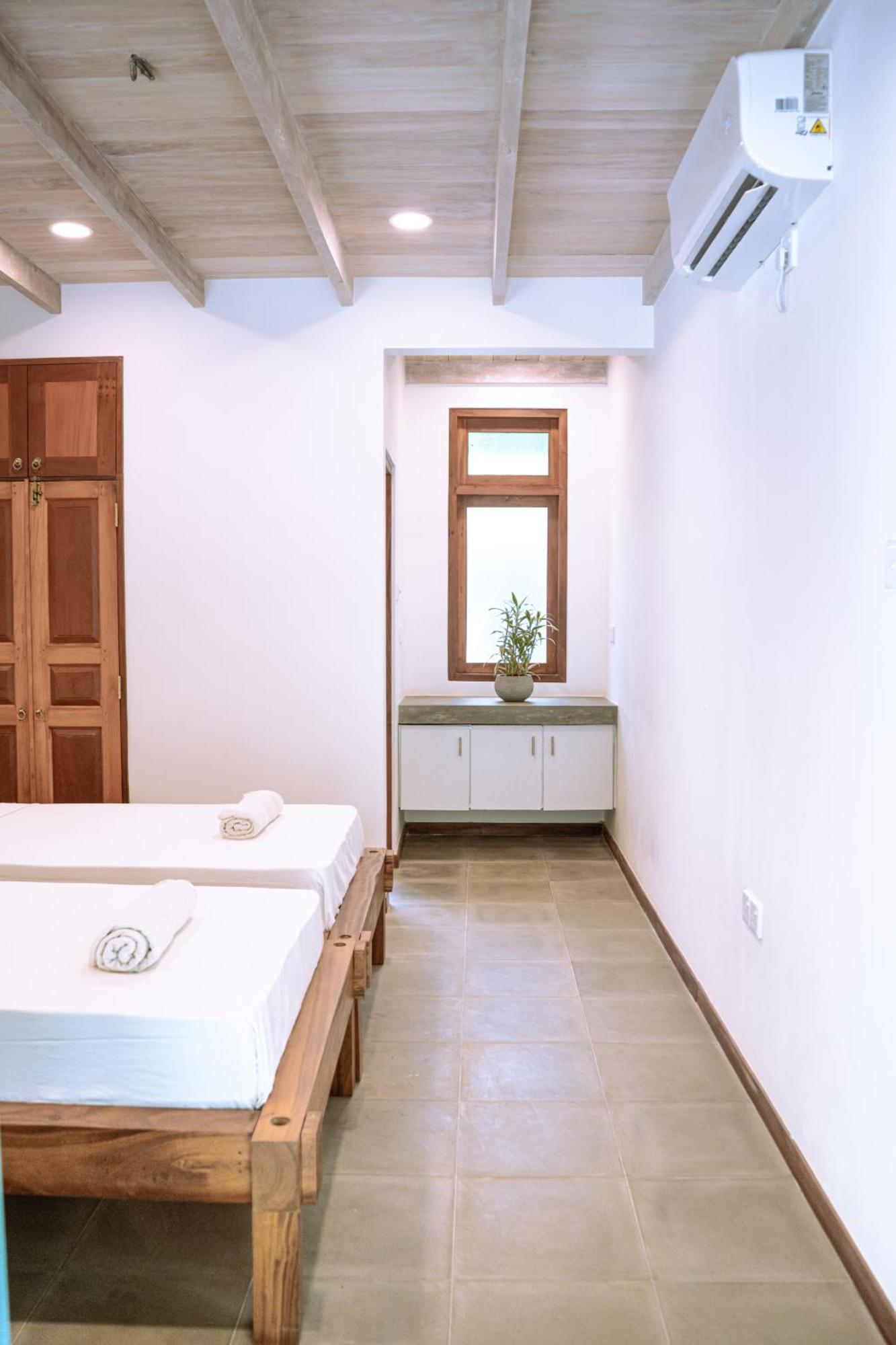 Locos Hiriketiya Hostel Dikwella Ngoại thất bức ảnh