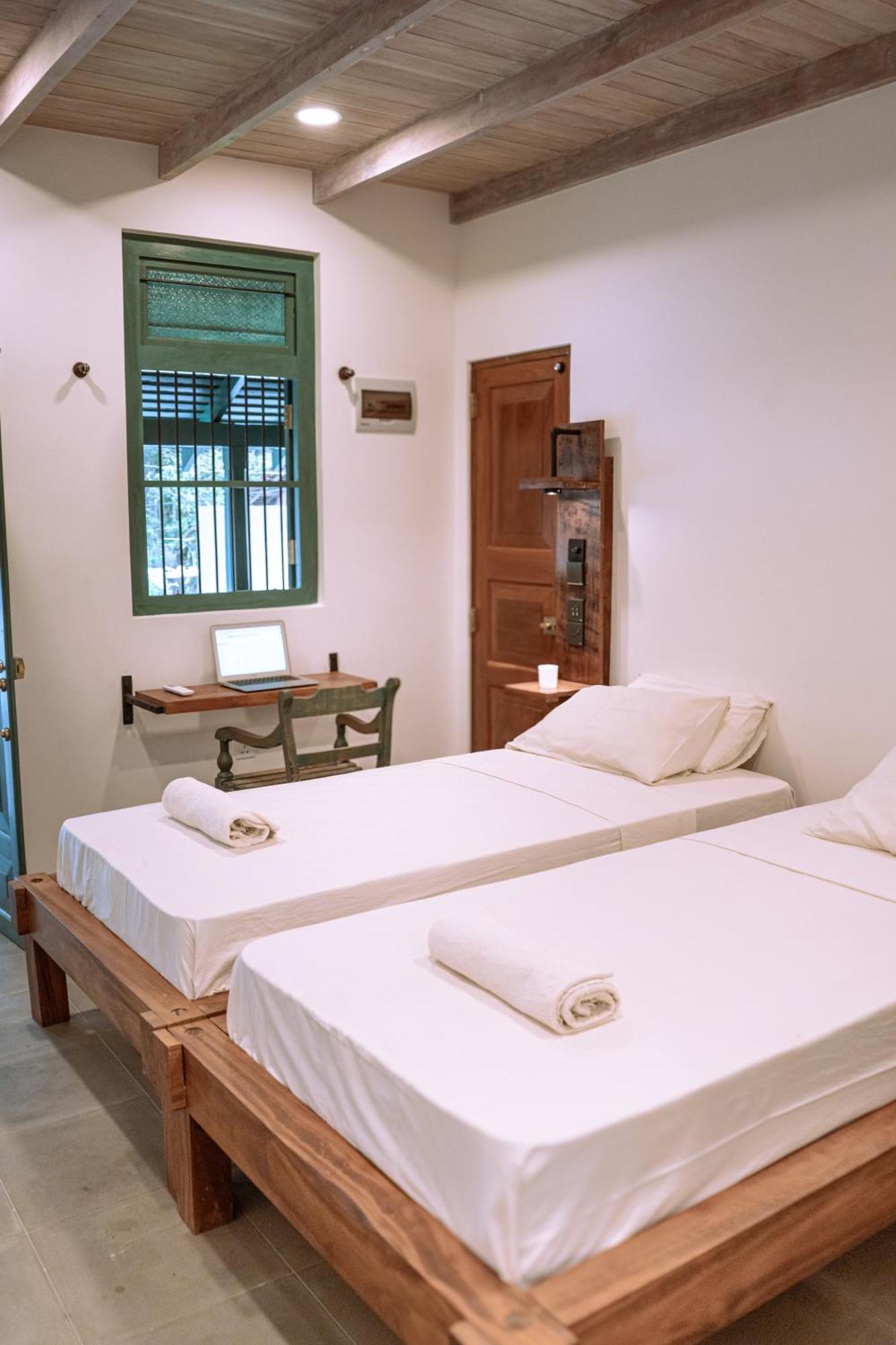 Locos Hiriketiya Hostel Dikwella Ngoại thất bức ảnh