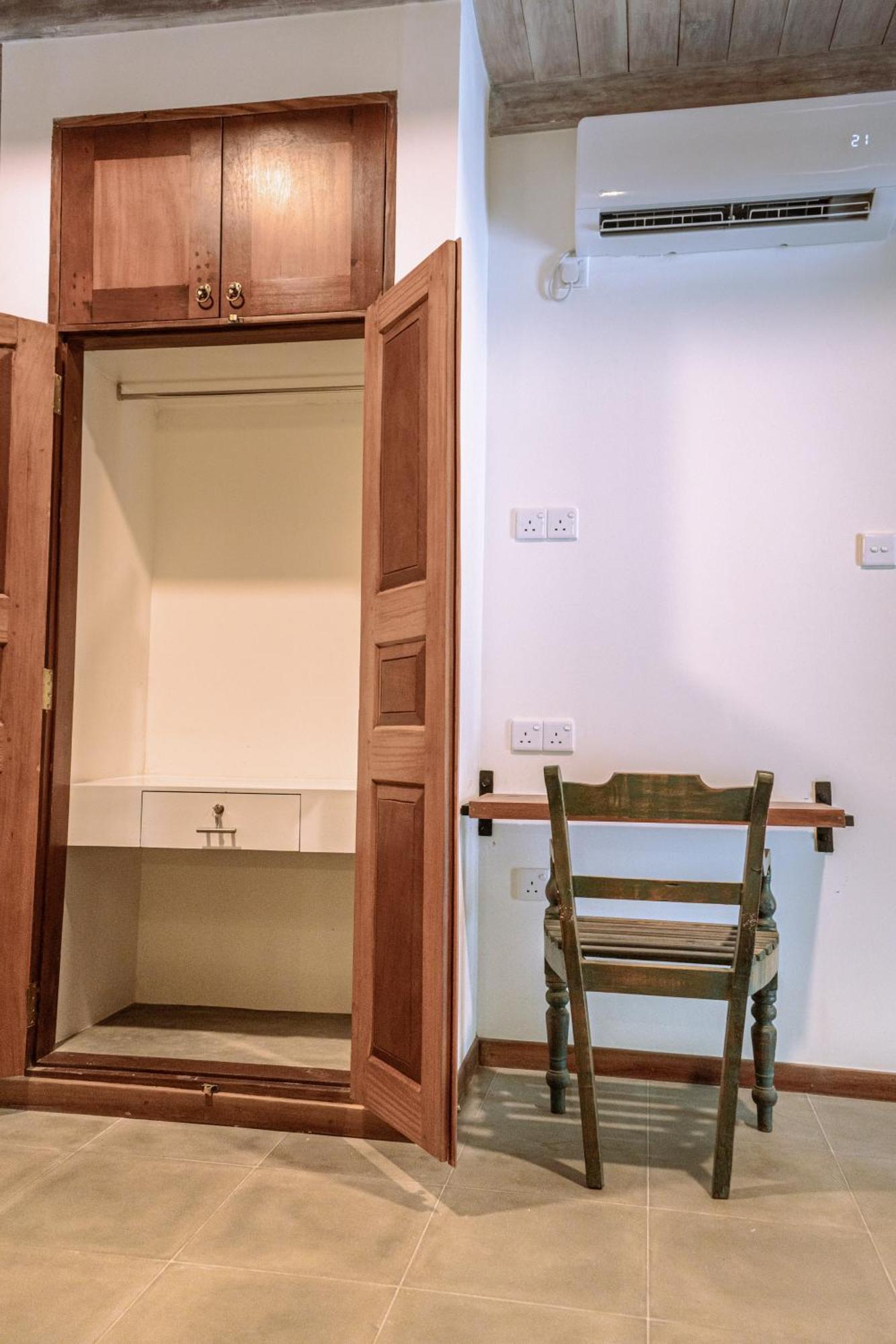 Locos Hiriketiya Hostel Dikwella Ngoại thất bức ảnh