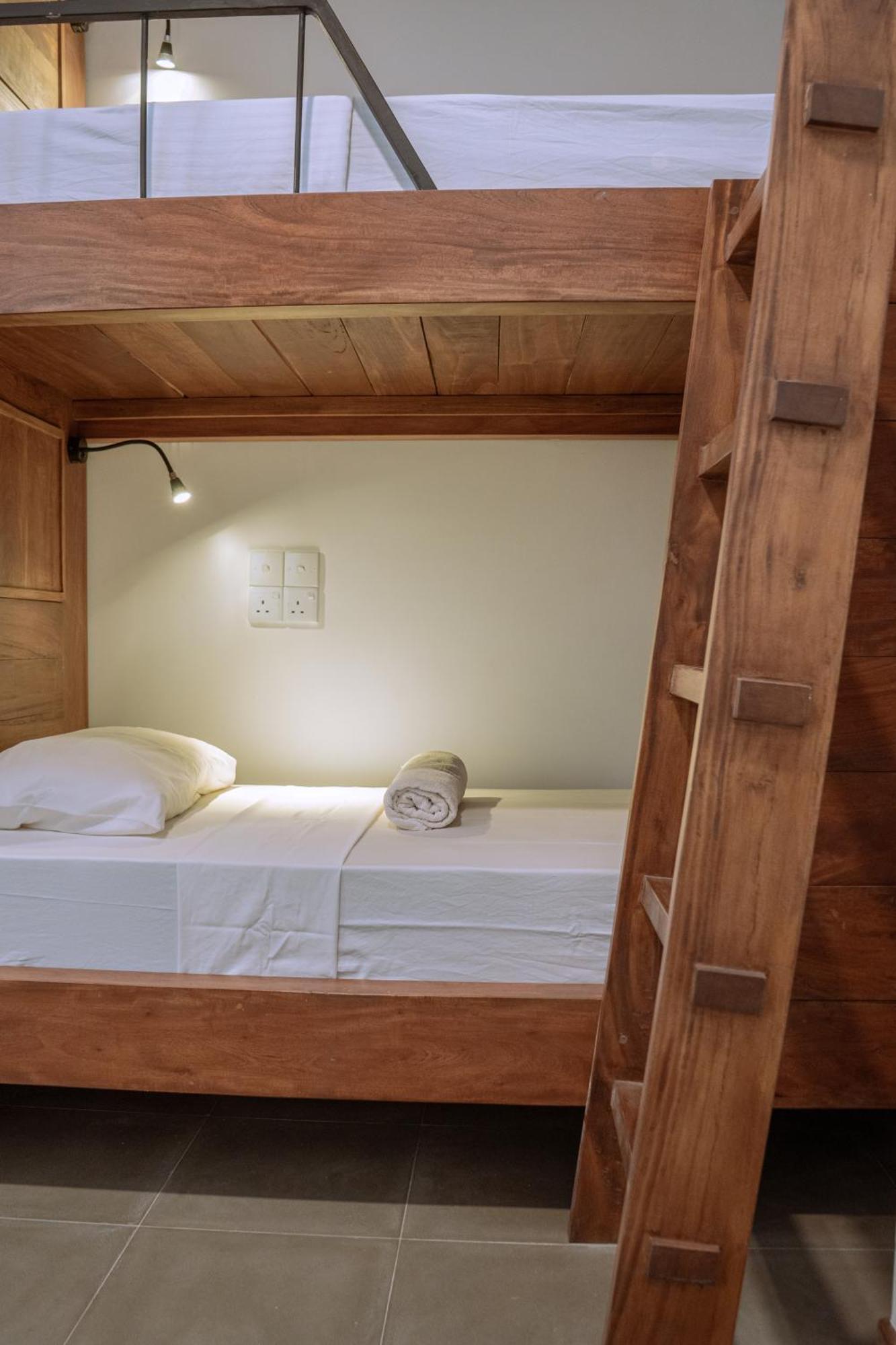 Locos Hiriketiya Hostel Dikwella Ngoại thất bức ảnh