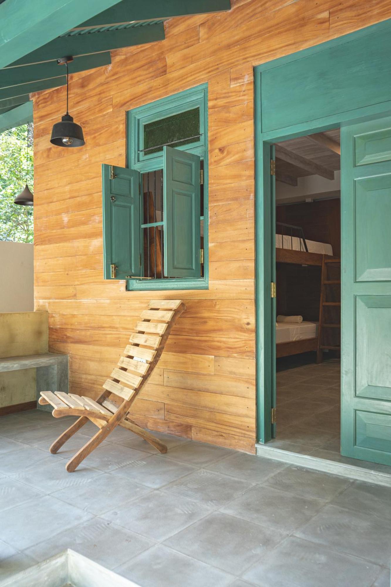 Locos Hiriketiya Hostel Dikwella Ngoại thất bức ảnh