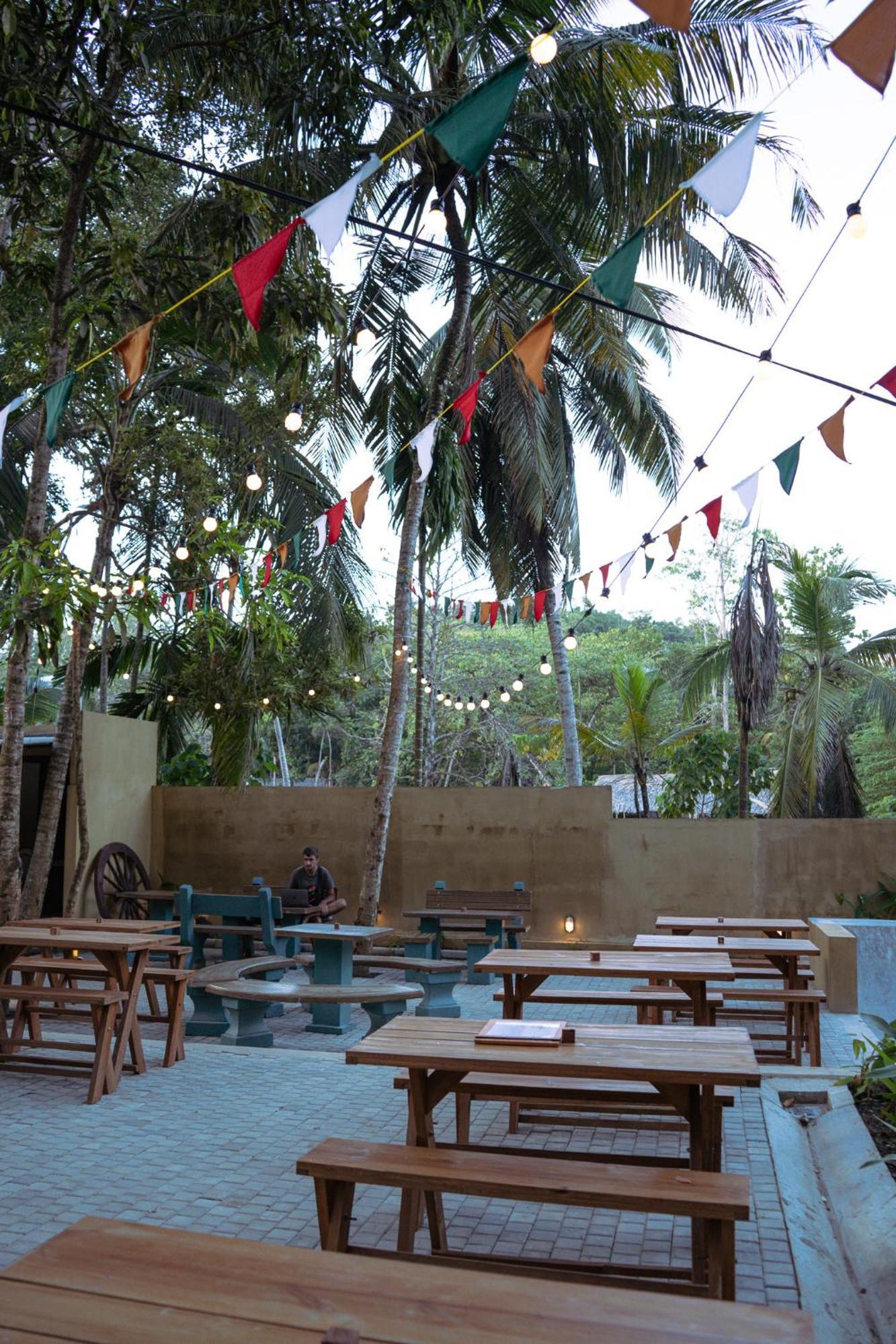 Locos Hiriketiya Hostel Dikwella Ngoại thất bức ảnh