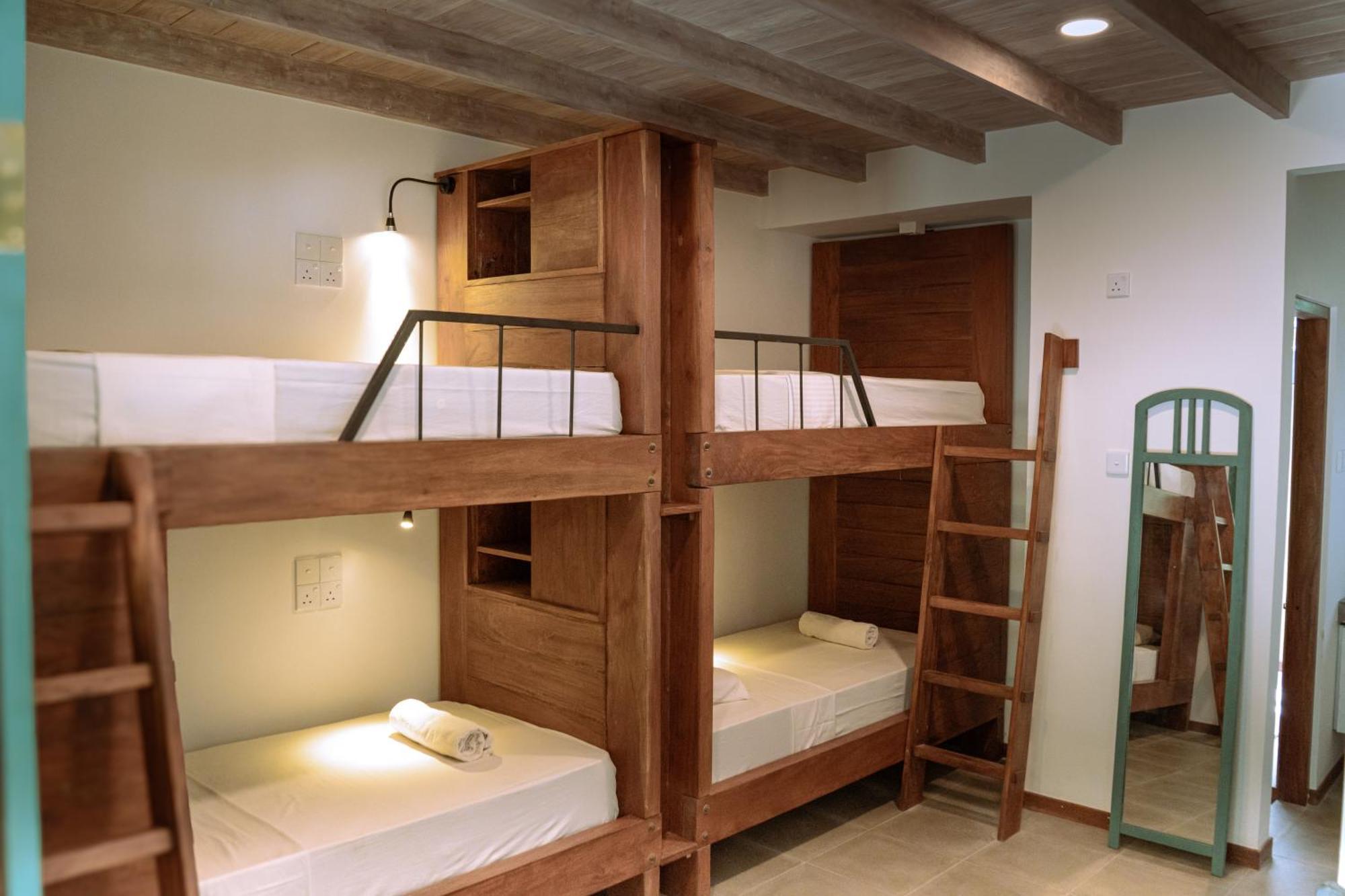 Locos Hiriketiya Hostel Dikwella Ngoại thất bức ảnh